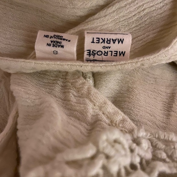 Cute white blouse - Picture 2 of 3